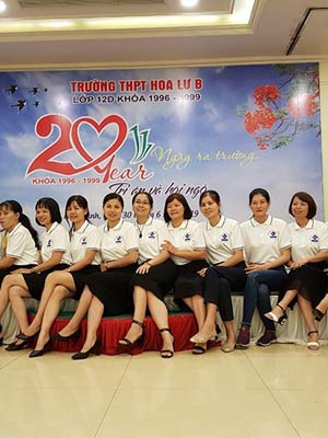 In áo Lớp 12D trường THPT Hoa Lưu B Khóa 1996-1999