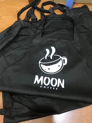 In tạp dề Quán Moon Coffee