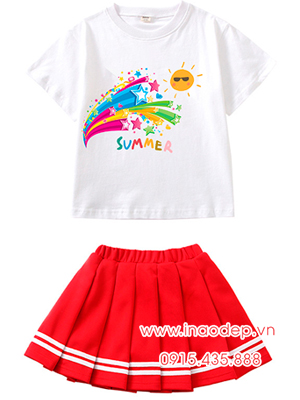 In áo phông trẻ em in chữ Summer cùng hình ảnh mặt trời