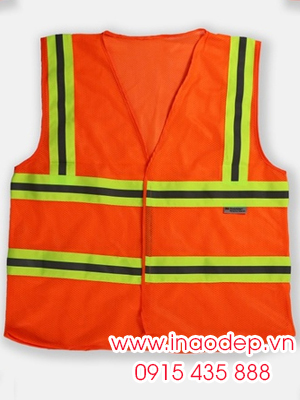 In áo gile màu cam có dây phản quang