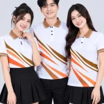 Áo Polo Đồng Phục Màu Trắng In Chuyển Nhiệt Họa Tiết Khối Nâu Cam