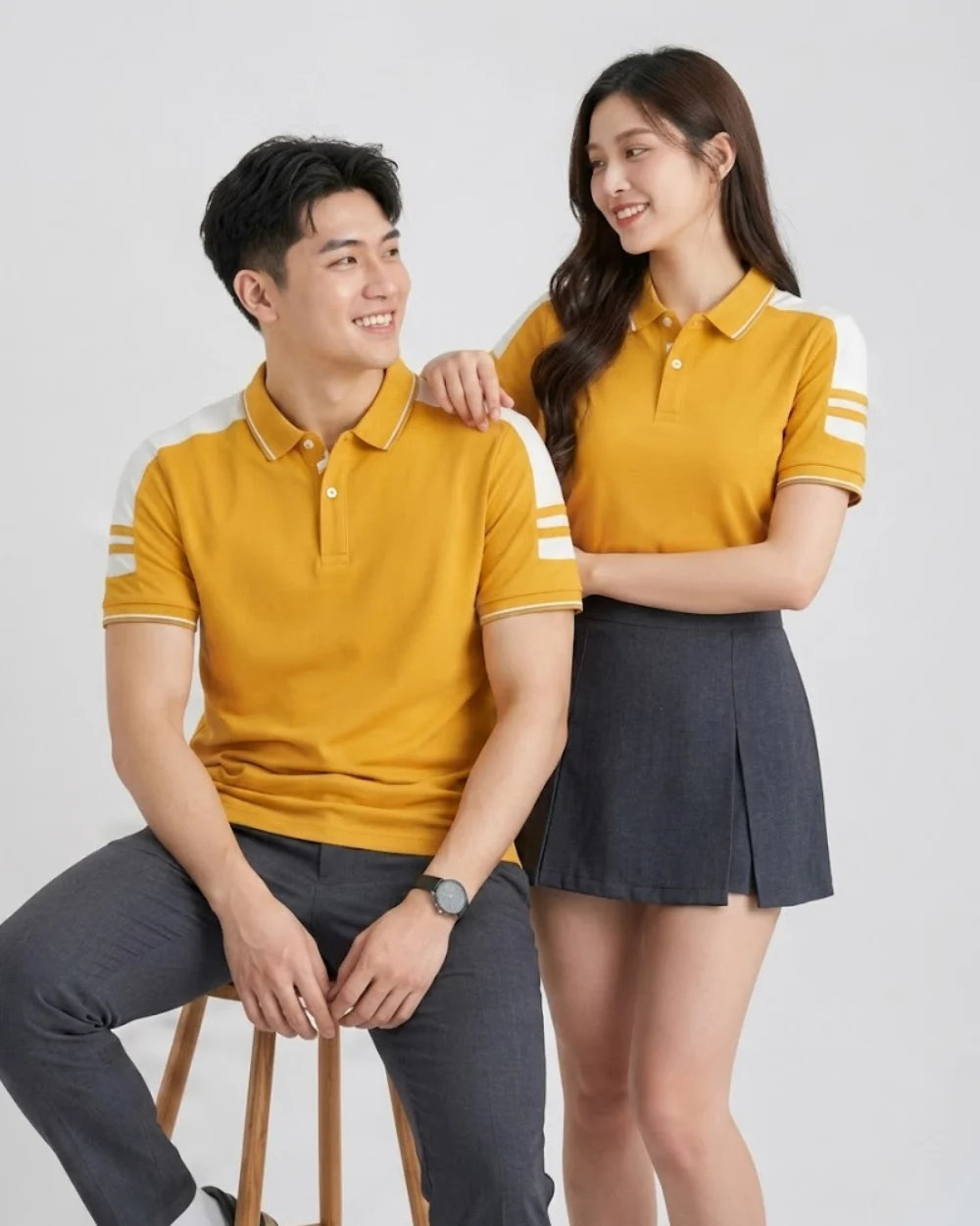 Áo Polo Đồng Phục Màu Vàng Cúc Cầu Vai Trắng
