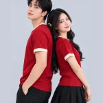 Áo Thun Đồng Phục Cổ Tròn Màu Đỏ Viền Kem Cổ và Tay