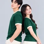 Áo Thun Đồng Phục Cổ Tròn Màu Xanh Lá Cây Viền Kem Cổ và Tay