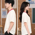 Áo thun đồng phục Lớp oversize cổ tim màu kem viền cổ đỏ